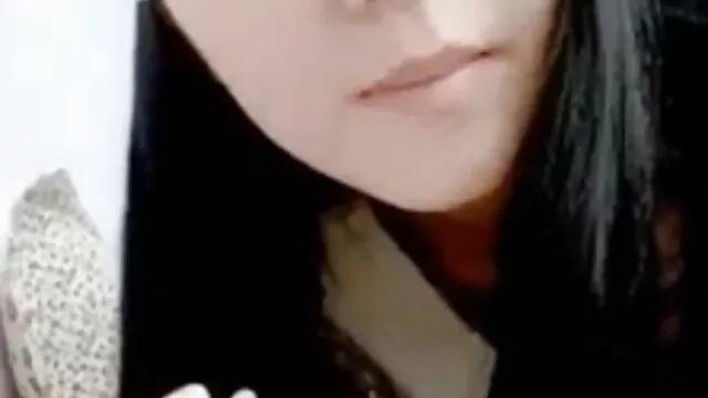 Ha acceso la webcam e invita il ragazzo a filmata pe ascuns cand se fute giocare con lei