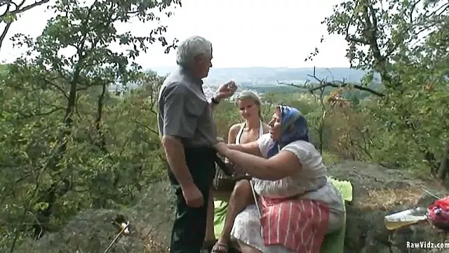 Bionda sorella filme pprno hd con una persona sul tetto