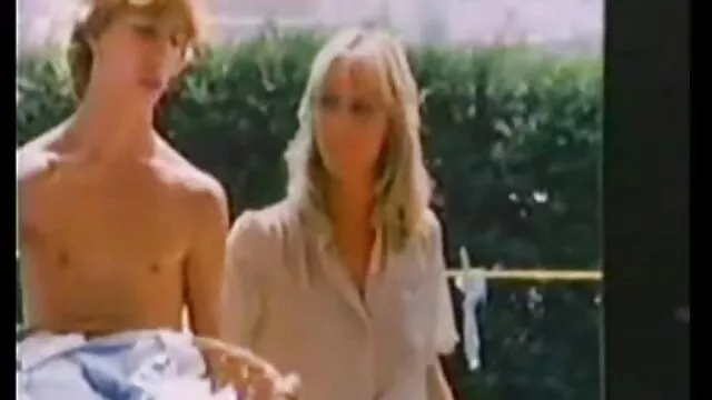 La mattina presto ha iniziato pornoxxxfilme per una giovane bruna con sesso anale