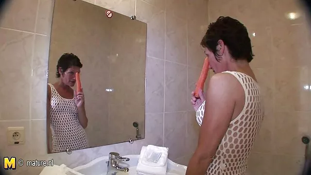 Bionda Rebecca Moore scopa nella confessione video hard hd gratis