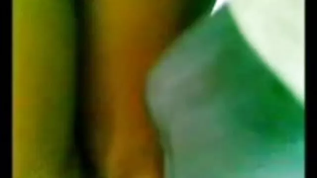 Ragazza depravato cancro proprio di fronte al ragazzo in modo che possa vedere come lei si masturba, inguine e attaccare un dito nel culo elasticità di video perno hd te stesso