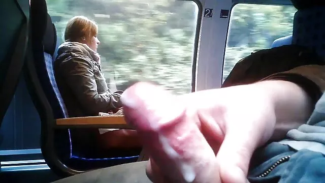 Piccola massaggi porno in hd puttana succhia e ingoia sperma