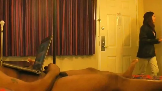 Due ragazzi ubriachi cazzo duro una giovane cagna filme online gratis pentru adulți in bagno
