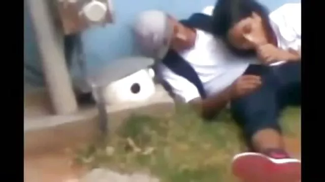 Ragazzo pornissimo hd accarezzando una ragazza dolce