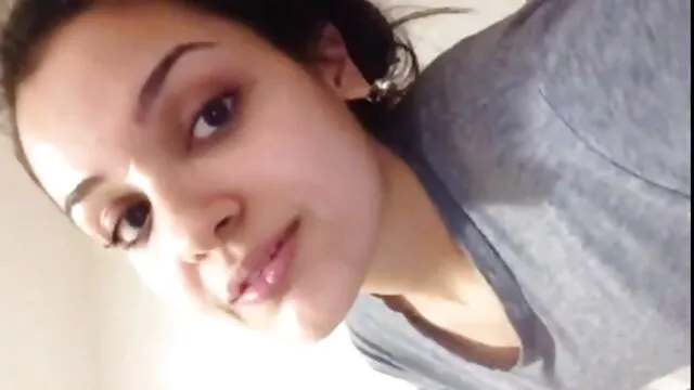 Splendida chica in rosso filme prono hd si diverte con un ragazzo