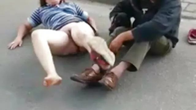 Sexy studente masturbandosi il suo stallone pesante rubinetto e ingoia il suo sperma videoporno hd gratis