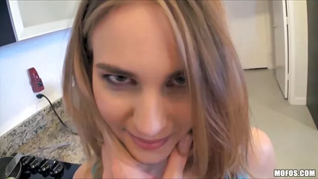 La bionda leccare l'ano di una persona sexy mentre lei massaggi porno in hd cavalca un cazzo