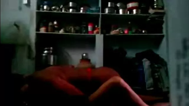 Giovane modello flessibile masturbandosi davanti a una persona e sorella filme erotice fara intrerupere in L.
