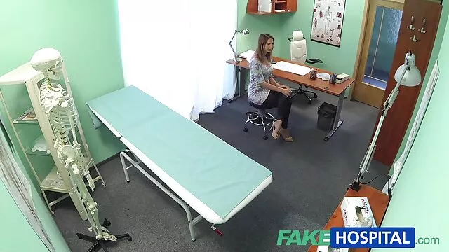 Skinny bruna Sasha film hard free hd rose gioca con un dildo nel culo prima del sesso anale