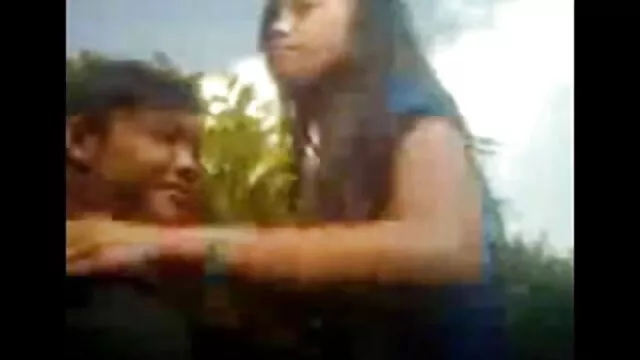 Un maniaco si avventa su una ragazza dai capelli xxx filme online castani, e il suo cazzo in bocca nel bosco