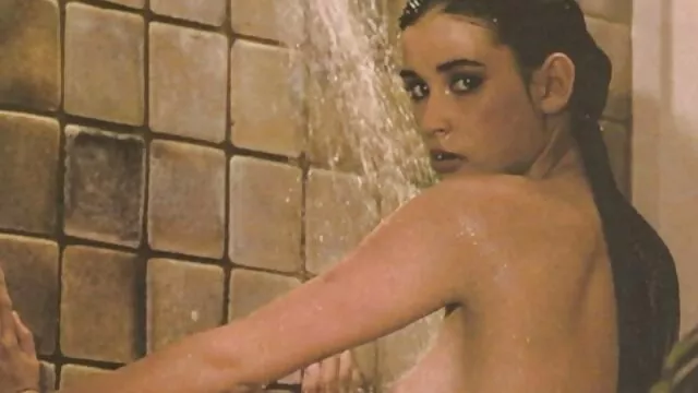 Il ragazzo nascose porno attrice francese Melissa Lauren negli armadi da cucina, porno gratis in hd hanno sviluppato il buco di lei e cazzo duro su due cazzo